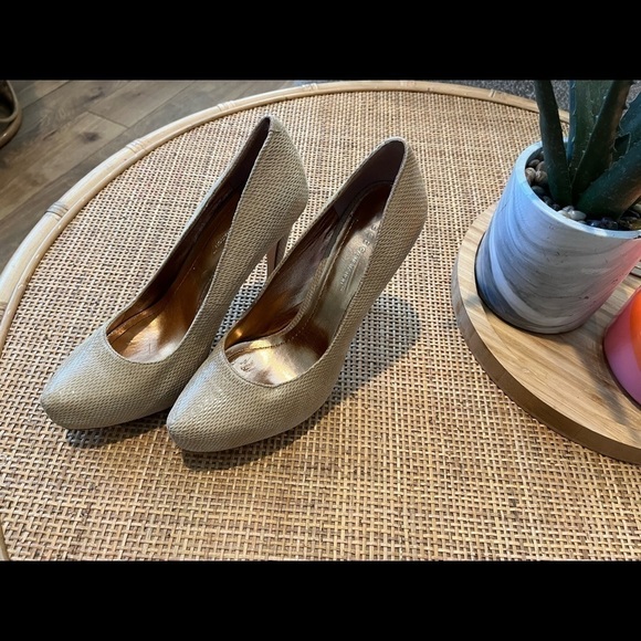 BCBGeneration Women’s Heels Size 8.5 - Picture 3 of 9